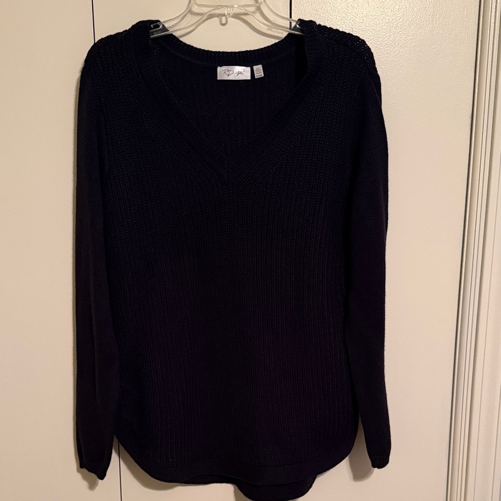 JK Designs Elegant Black V-Neck Sweater